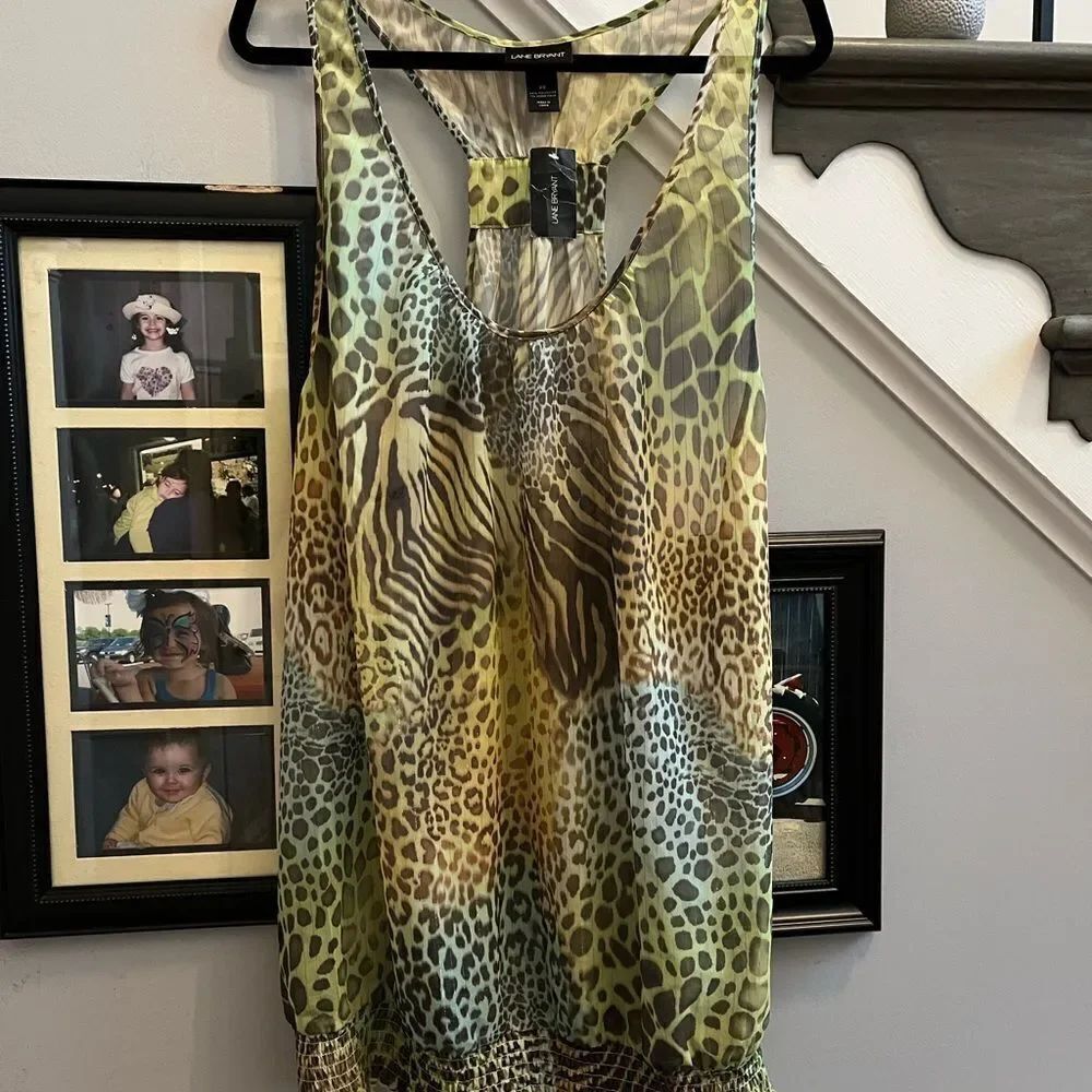 Lane Bryant Green Sheer Animal T-Back Bubble Hem Top sz 26 NWT
